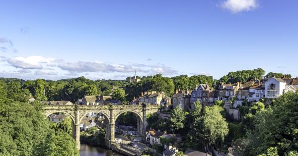 Discover magical caves and castles with Knaresborough holiday lettings - HomeToGo