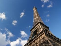 Beliebte Sehenswürdigkeit: Der Eiffelturm von Paris