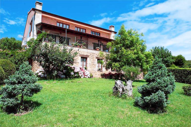 Casa de vacaciones en Oreña, junto al mar y los acantilados - HomeToGo