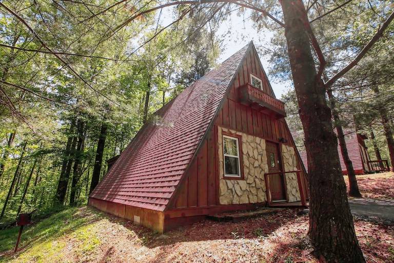 hocking hills cabins for 2