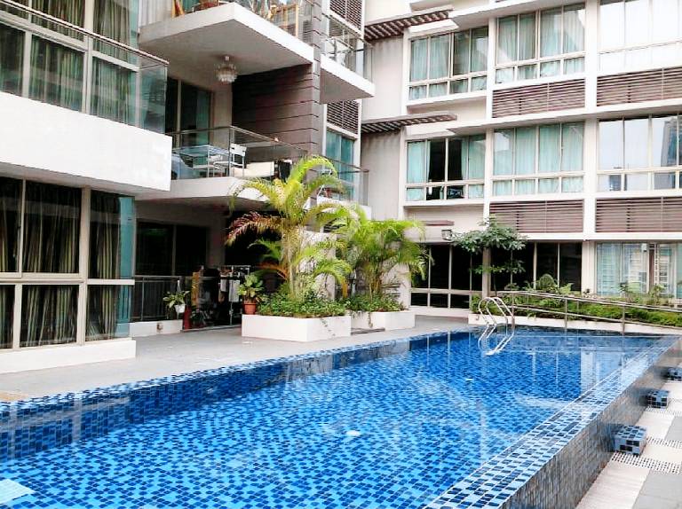 can tourist rent condo in singapore