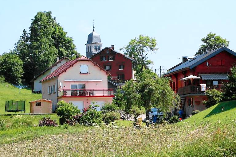 Séjour dans les montagnes du Jura avec une location de vacances à Bois-d'Amont - HomeToGo