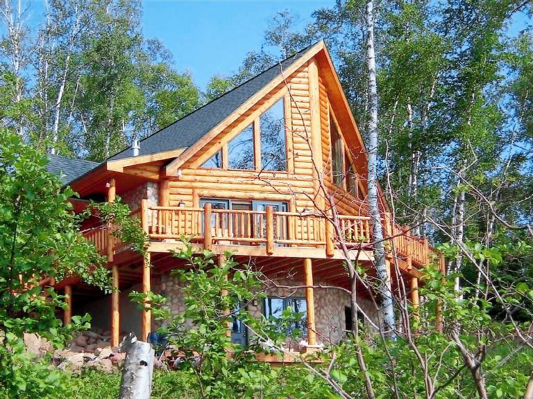 Escape to a vacation home on Lake Superior's shores in Two Harbors - HomeToGo