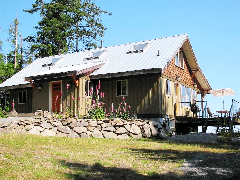 A Vacation Home in the Friendliest of the Gulf Islands, Pender Island - HomeToGo