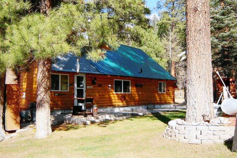 From your Vallecito Lake vacation home, enjoy the arts and nature - HomeToGo