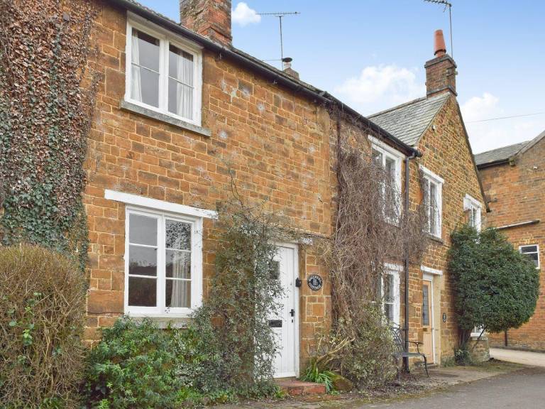 Holiday Homes & SelfCatering Cottages in Oxfordshire HomeToGo