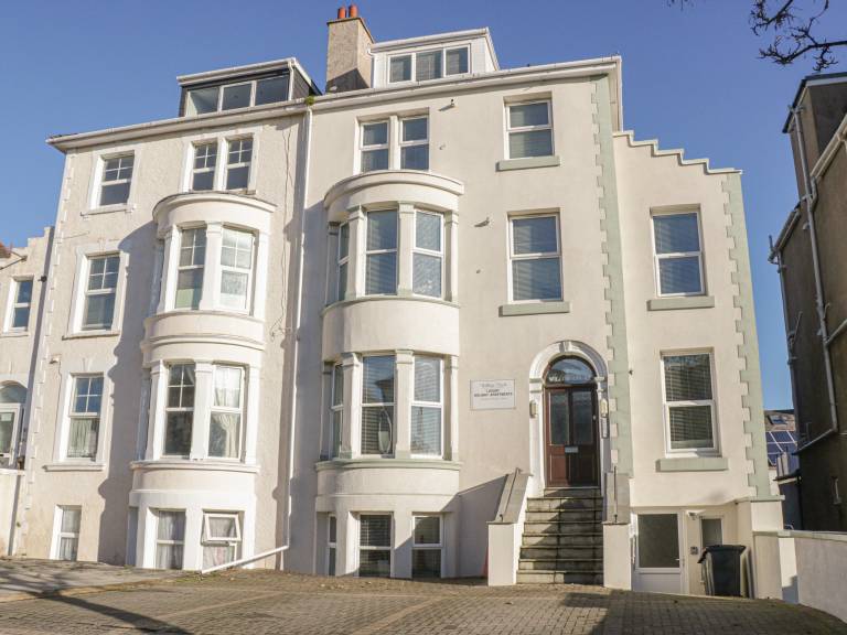 Find & holiday cottages in Llandudno from £36!