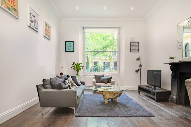 Find & short term lettings in London from £28