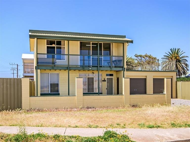 Holiday Houses & in Aldinga Beach from 132 HomeToGo