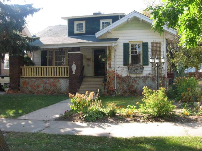 Moose Jaw Vacation Rentals from 25 HomeToGo