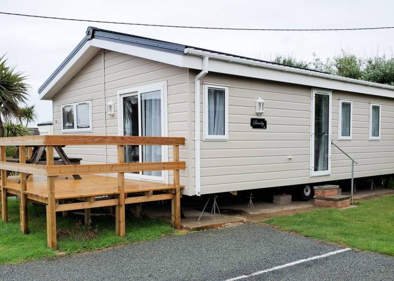 Spend Lazy Days on the Beach with Bacton Vacation Rentals - HomeToGo