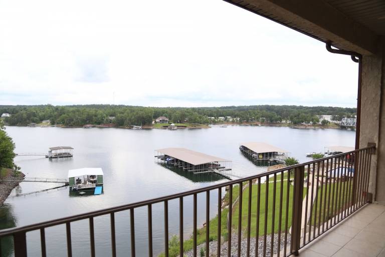 Lewis Smith Lake Cabins & House Rentals from 112 HomeToGo