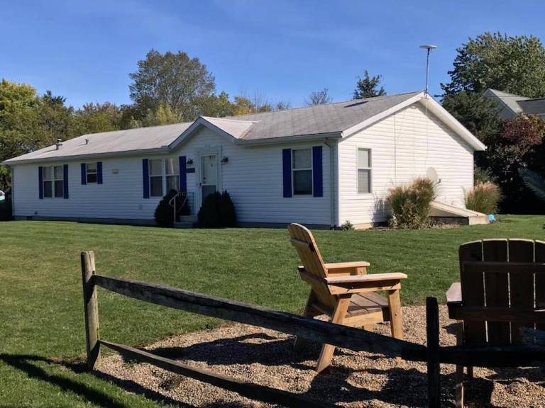 Kelleys Island Vacation Rentals from 179 HomeToGo