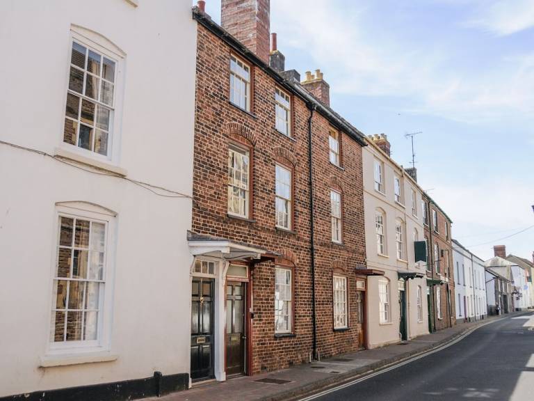 Holiday & Lettings in Monmouth from £33 HomeToGo