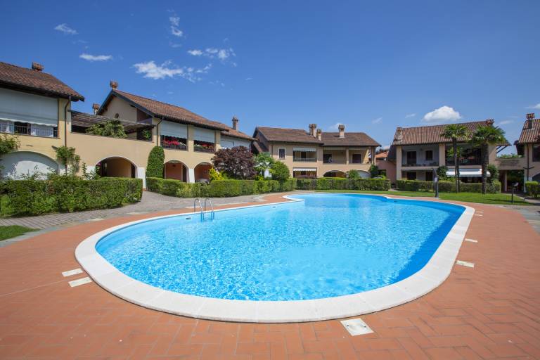 Case vacanza a Lesa, borgo pittoresco incastonato tra lago e collina - HomeToGo