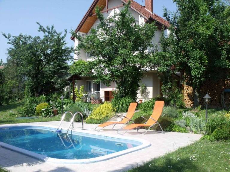Ferienwohnungen & Ferienhäuser für Urlaub in Ungarn ab 25