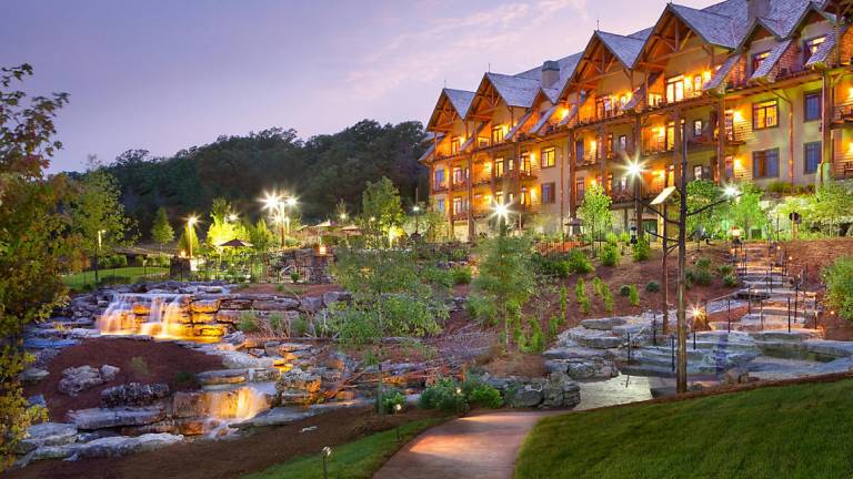Lakeside vacation rentals in Ridgedale border on the Ozark hills - HomeToGo