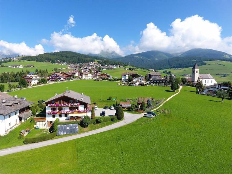 Südtiroler Ferienwohnungen am Skigebiet von Meransen nahe Mühlbach - HomeToGo