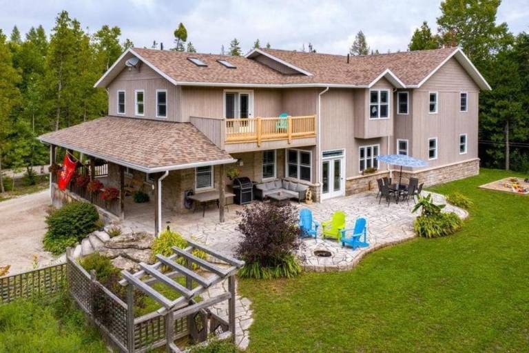 Convenient Family Vacation Homes and Fun Activities in Lion's Head - HomeToGo