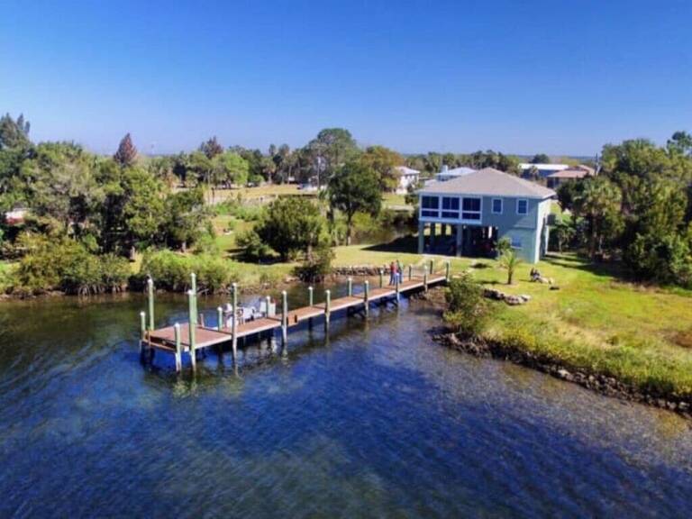 Crystal River Vacation Rentals from 60 HomeToGo