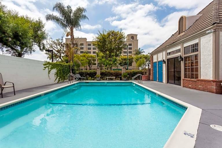 Anaheim Vacation Rentals & House Rentals from 57 HomeToGo