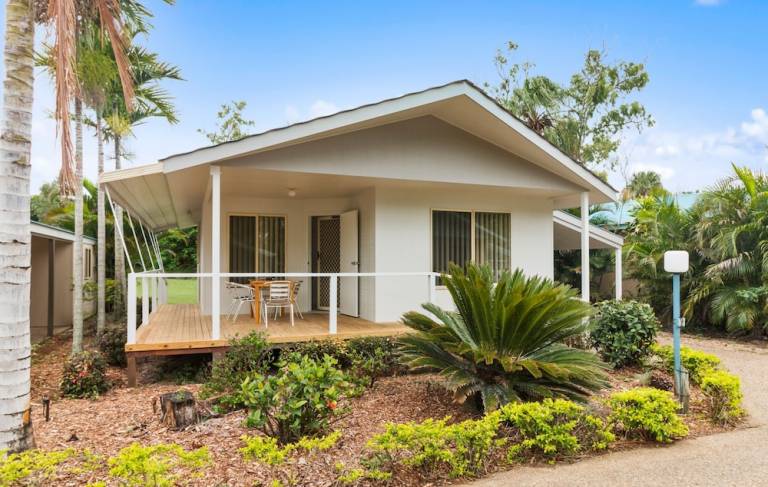 Explore Queensland's Capricorn Coast from an Emu Park holiday house - HomeToGo