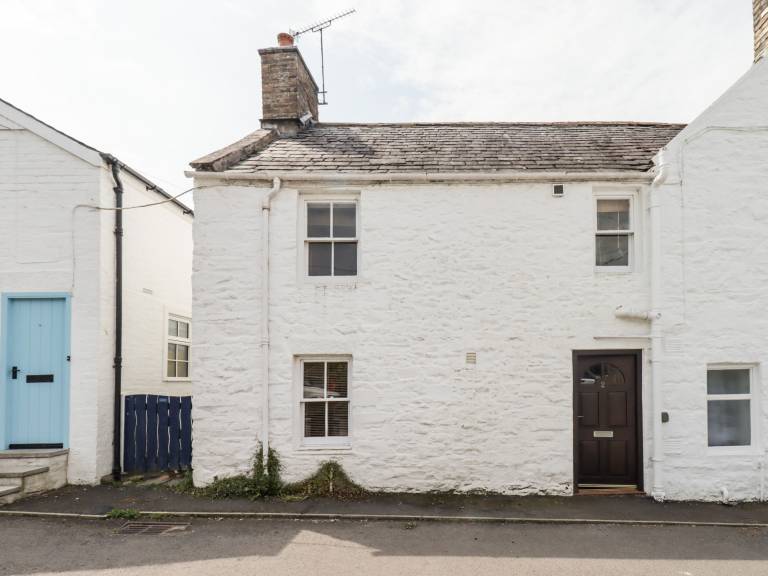 Rent a Kirkcudbright holiday letting for art, fresh fish, and culture - HomeToGo