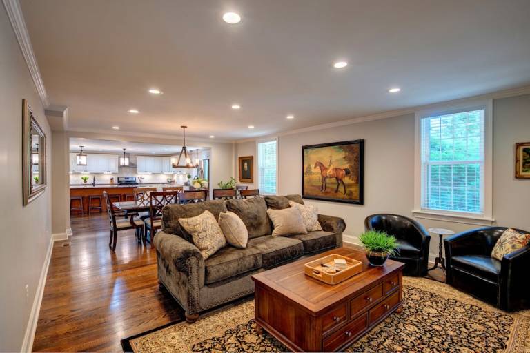 Relax in a lakefront vacation home in Skaneateles - HomeToGo