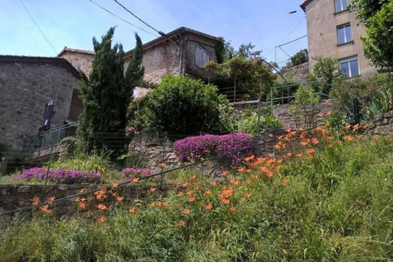 Location à Antraigues-sur-Volane, village de caractère en Ardèche - HomeToGo
