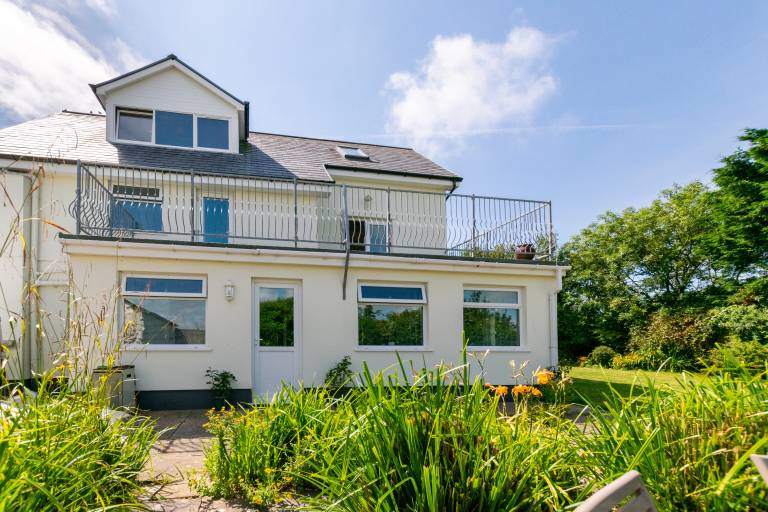 Explore Port Eynon Holiday Rentals for a Traditional Welsh Getaway - HomeToGo
