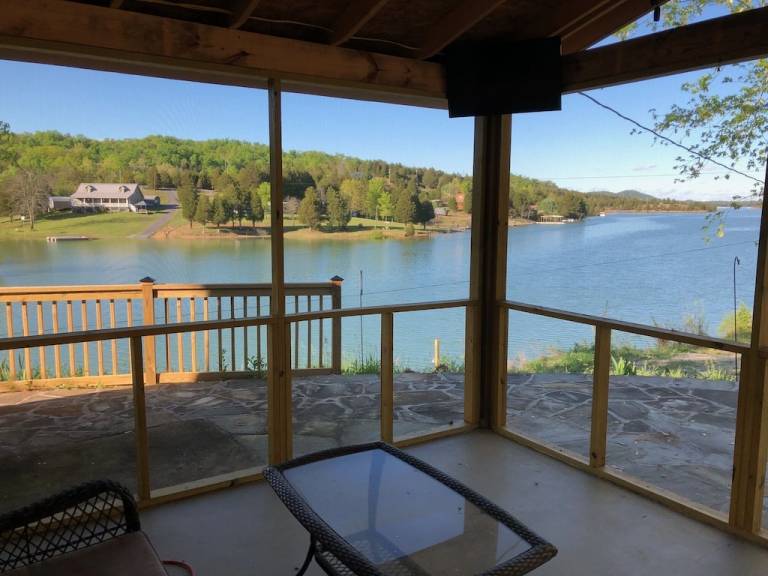 Douglas Lake Cabins & Vacation Rentals from $34 | HomeToGo