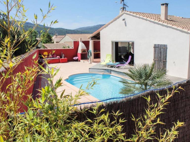 Locations et appartements de vacances à Cuges-les-Pins - HomeToGo