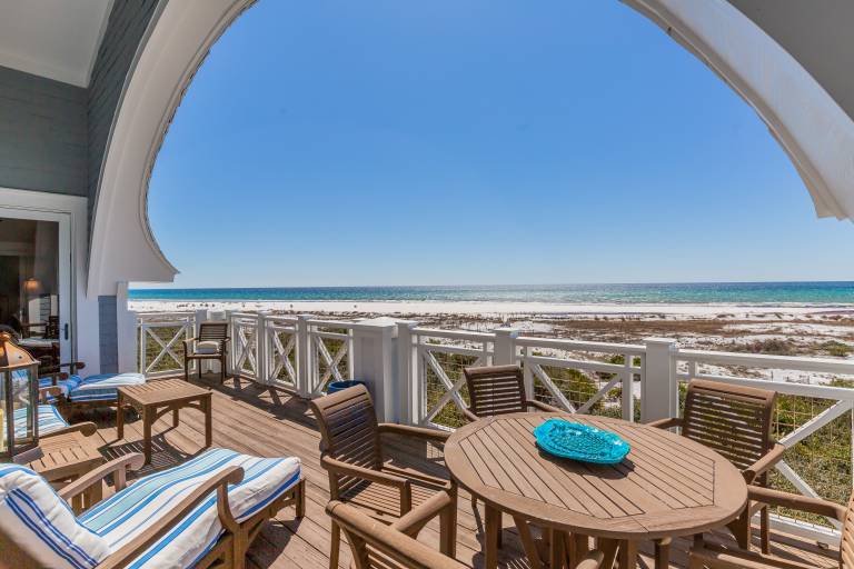 Savor a relaxing beach break with a vacation home in Watersound, FL - HomeToGo