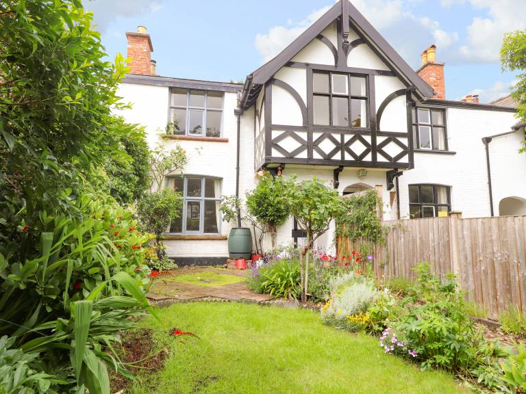 Find & holiday cottages in Chester from £33!