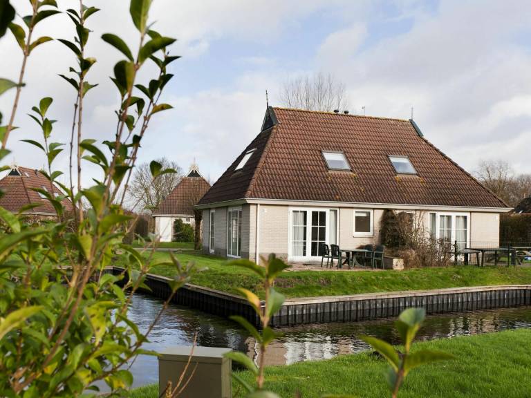 Geniet van Friese natuur vanuit je vakantiehuis in Eernewoude - HomeToGo