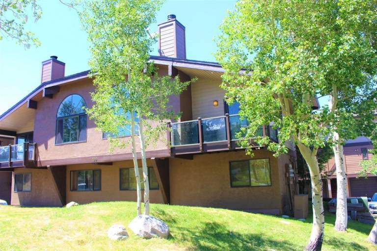 June Lake & Cabins from 164 HomeToGo