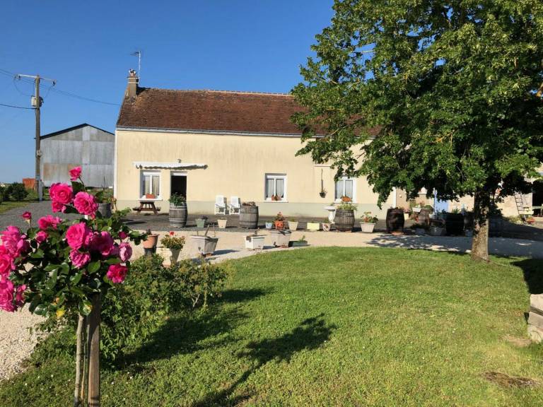 Escapade florale dans le village bucolique de Chédigny - HomeToGo