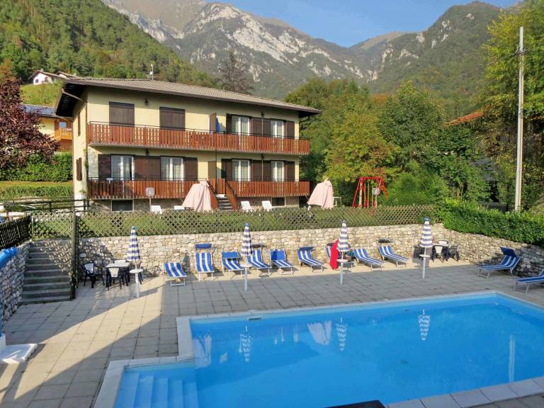 Ferienwohnungen im Trentino lassen auf eine imposante Bergwelt blicken - HomeToGo