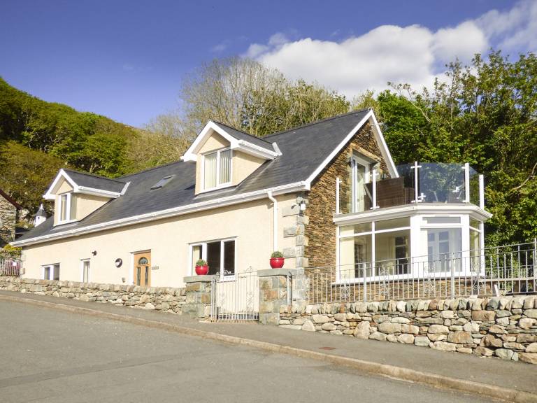 holiday-cottages-in-north-wales-from-43-hometogo