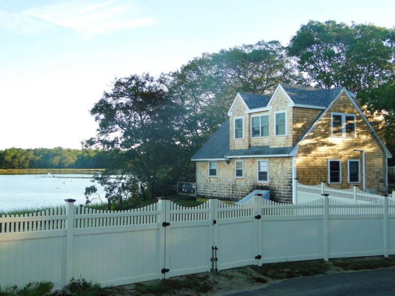 Buzzards Bay Vacation Rentals from 94 HomeToGo