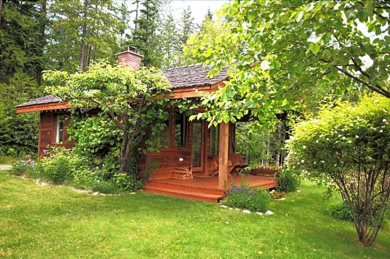Vacation home in Kaslo – the best way to explore this lakeside town - HomeToGo