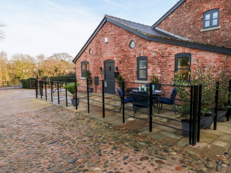 Holiday & Lettings in Wilmslow from £24 HomeToGo