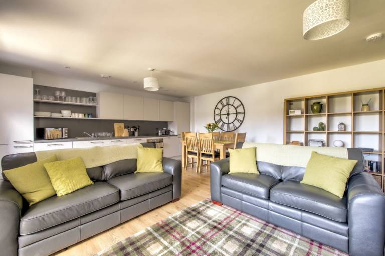 Soak in Leith's bohemian atmosphere with a holiday letting - HomeToGo