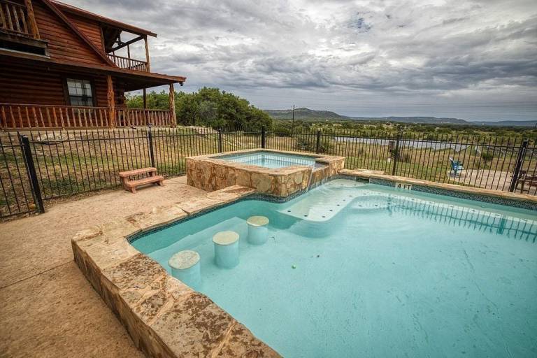 Enjoy America's oldest wines at a vacation rental in Leakey - HomeToGo