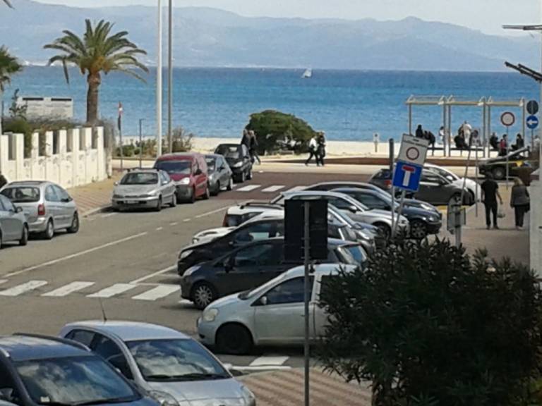 Case vacanza al Poetto, la spiggia più lunga del Mediterraneo - HomeToGo