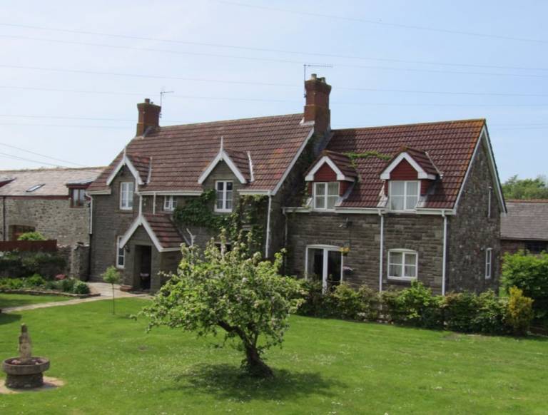 Holiday cottages & apartments in Port Talbot from £45