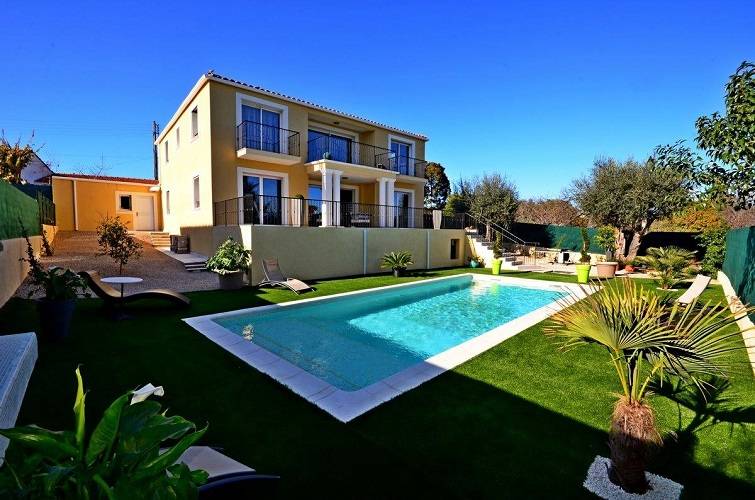 Un séjour relaxant en location de vacances à Villeneuve-Loubet - HomeToGo