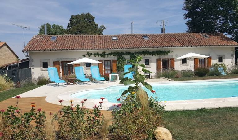 Une location à Charroux dans l'un des plus beaux villages de France - HomeToGo