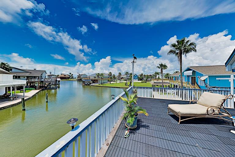Tiki Island Vacation Rentals from 250 HomeToGo