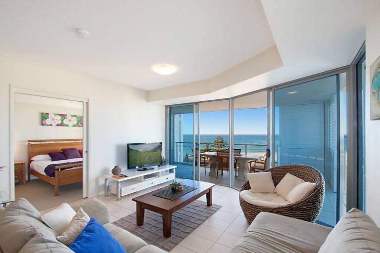 Surf the waves in a holiday letting in Tweed Heads - HomeToGo